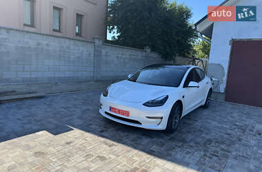 Седан Tesla Model 3 2022 в 