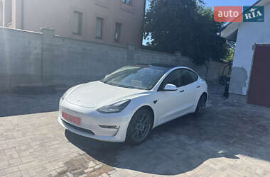 Седан Tesla Model 3 2022 в 
