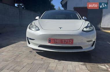 Седан Tesla Model 3 2022 в 