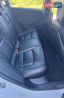 Седан Tesla Model 3 2022 в 