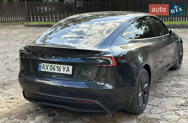 Седан Tesla Model 3 2024 в 
