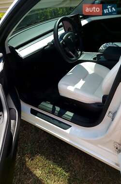 Седан Tesla Model 3 2021 в 