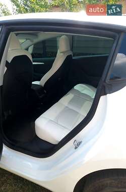 Седан Tesla Model 3 2021 в 