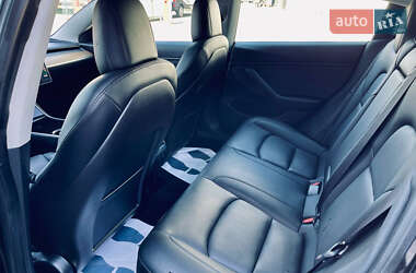 Седан Tesla Model 3 2020 в 