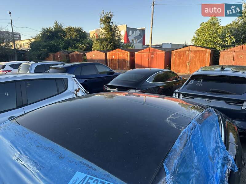 Седан Tesla Model 3 2018 в Ровно
