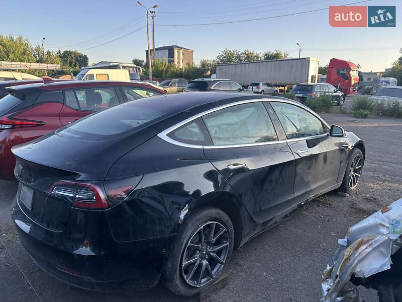Седан Tesla Model 3 2018 в Ровно