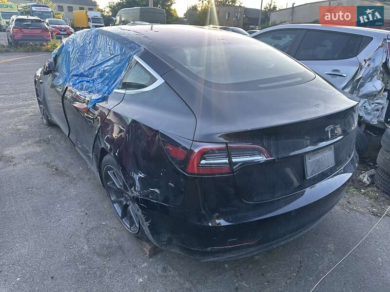 Седан Tesla Model 3 2018 в Ровно