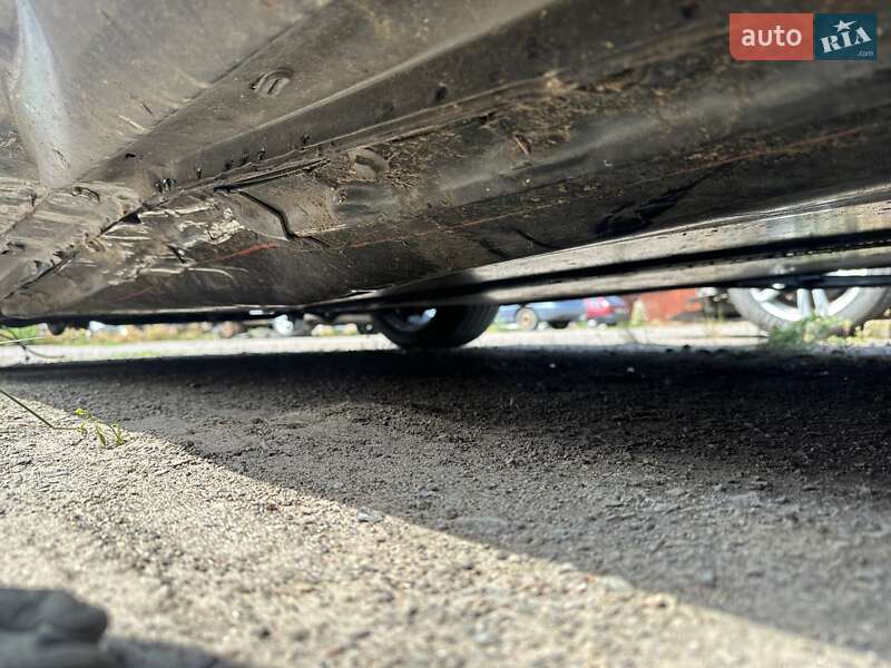 Седан Tesla Model 3 2018 в Ровно