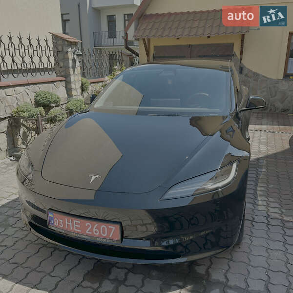 Седан Tesla Model 3 2024 в 
