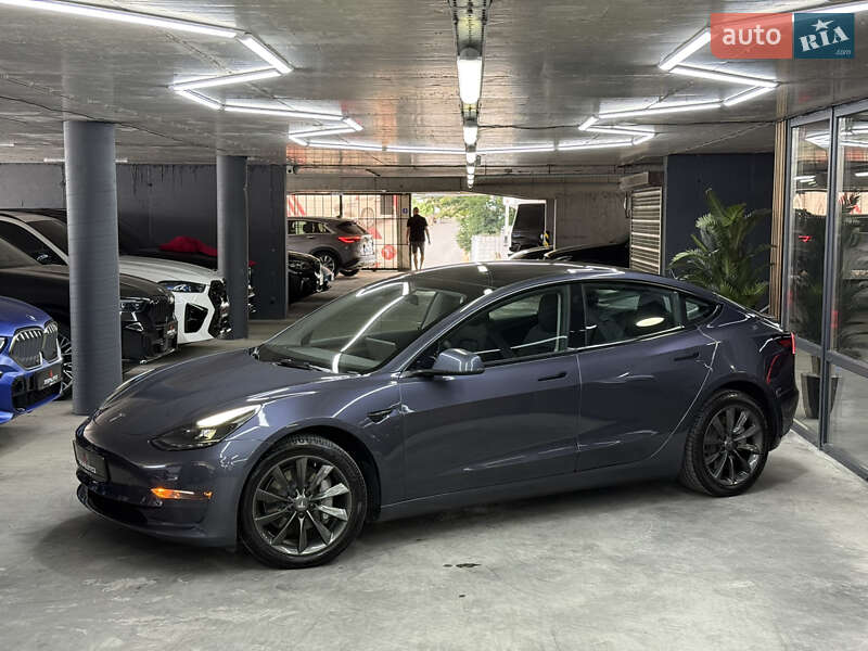Седан Tesla Model 3 2023 в Одессе