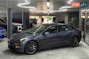 Седан Tesla Model 3 2023 в 