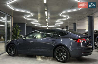 Седан Tesla Model 3 2023 в 