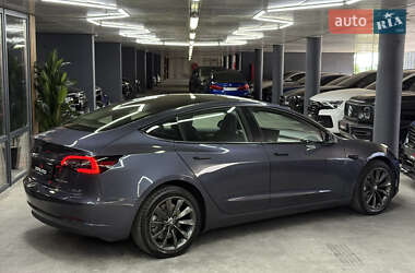 Седан Tesla Model 3 2023 в 