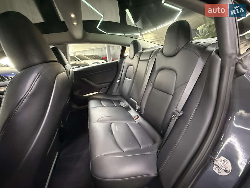 Седан Tesla Model 3 2023 в Одессе