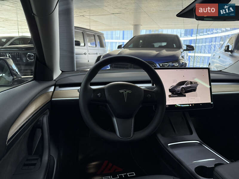 Седан Tesla Model 3 2023 в Одессе