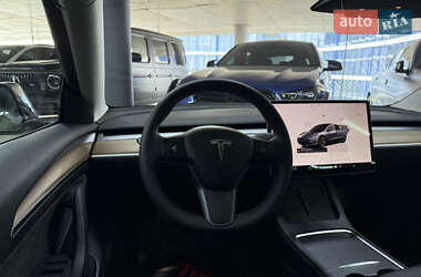 Седан Tesla Model 3 2023 в 