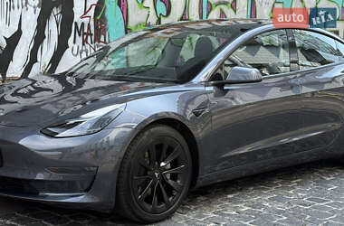 Седан Tesla Model 3 2022 в 