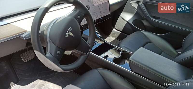 Седан Tesla Model 3 2020 в Одесі