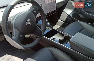 Седан Tesla Model 3 2020 в 