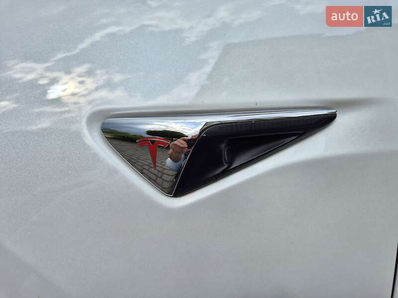 Седан Tesla Model 3 2020 в Івано-Франківську