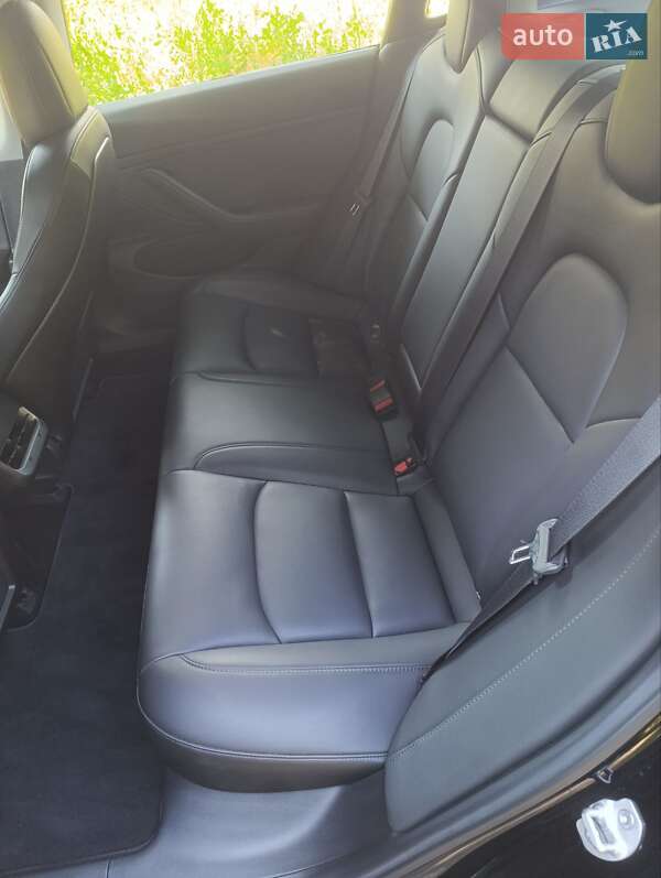 Седан Tesla Model 3 2019 в Киеве