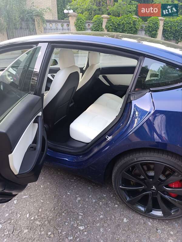 Седан Tesla Model 3 2020 в Киеве