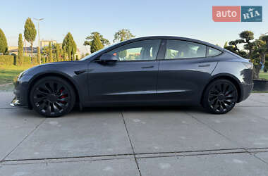 Седан Tesla Model 3 2022 в 