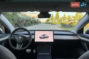 Седан Tesla Model 3 2022 в 