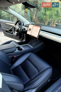 Седан Tesla Model 3 2022 в 