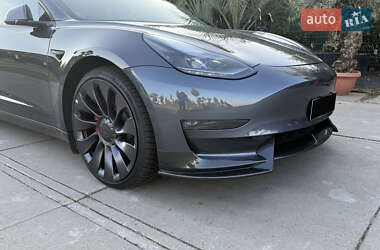 Седан Tesla Model 3 2022 в 