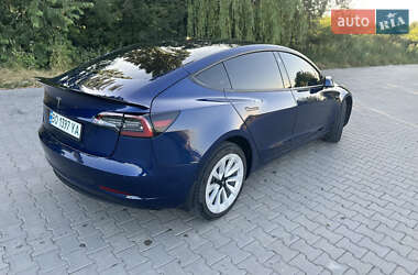 Седан Tesla Model 3 2021 в 