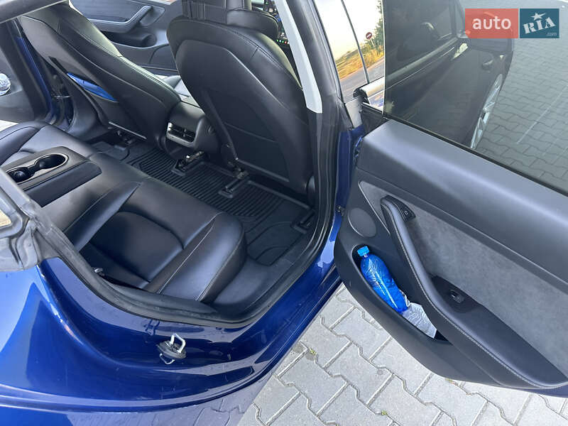 Седан Tesla Model 3 2021 в Теребовлі