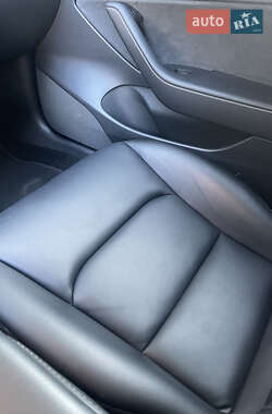 Седан Tesla Model 3 2022 в 
