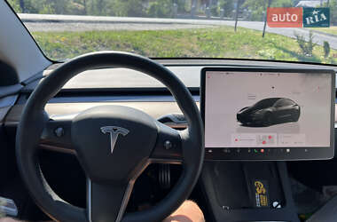 Седан Tesla Model 3 2022 в 