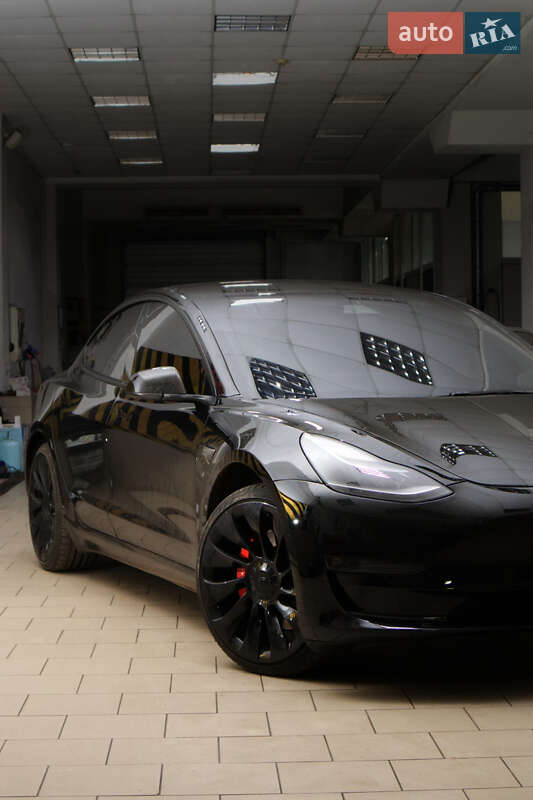 Седан Tesla Model 3 2022 в Ивано-Франковске