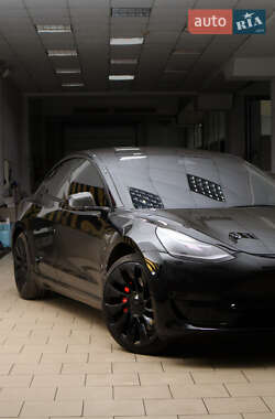 Седан Tesla Model 3 2022 в 