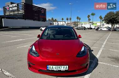 Седан Tesla Model 3 2021 в 