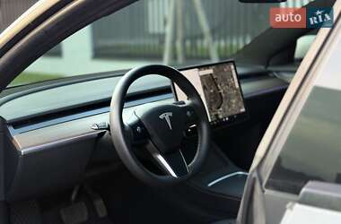 Седан Tesla Model 3 2021 в 