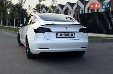 Седан Tesla Model 3 2021 в 