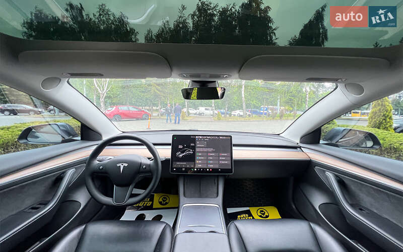 Седан Tesla Model 3 2021 в Львове