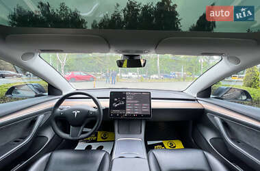 Седан Tesla Model 3 2021 в 