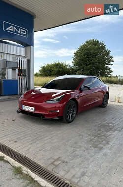 Седан Tesla Model 3 2021 в Чернівцях