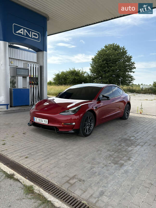 Седан Tesla Model 3 2021 в 