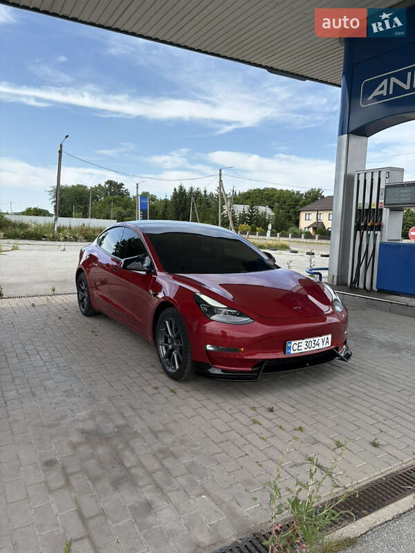 Седан Tesla Model 3 2021 в Чернівцях