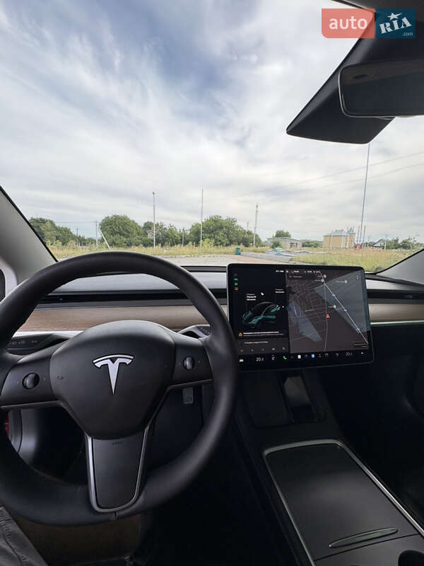 Седан Tesla Model 3 2021 в Чернівцях