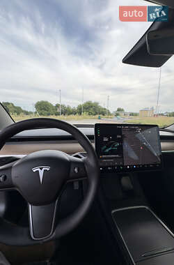Седан Tesla Model 3 2021 в 