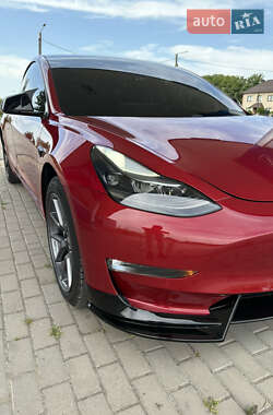 Седан Tesla Model 3 2021 в 