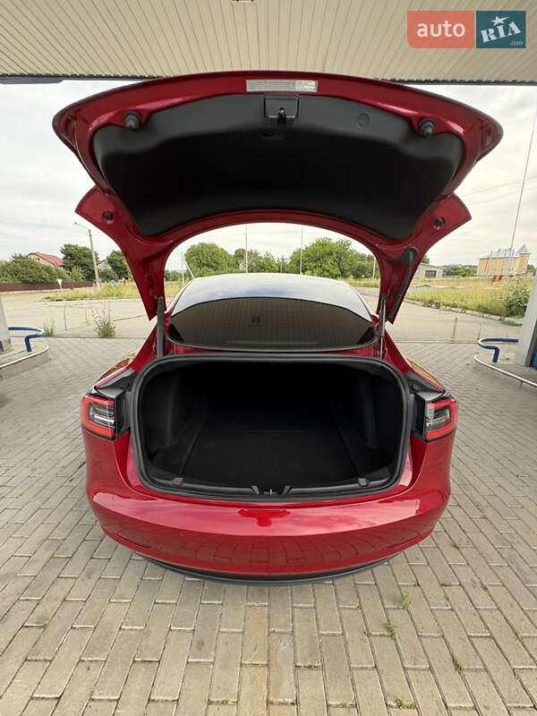 Седан Tesla Model 3 2021 в Чернівцях