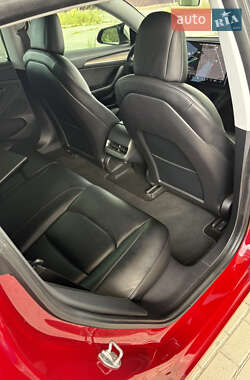 Седан Tesla Model 3 2021 в 