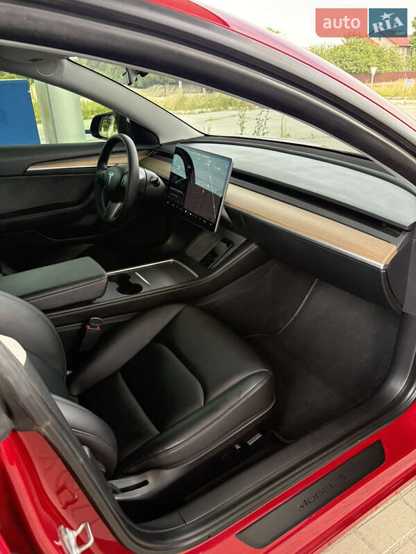 Седан Tesla Model 3 2021 в Чернівцях
